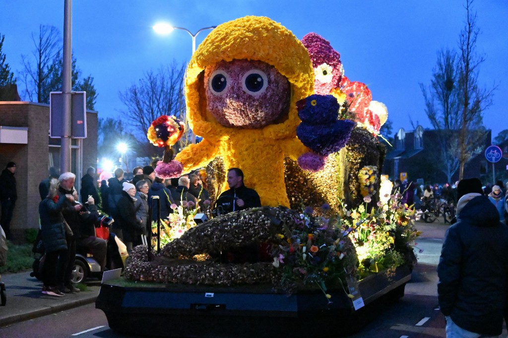 ../Images/Verlicht bloemencorso 2024 025.jpg